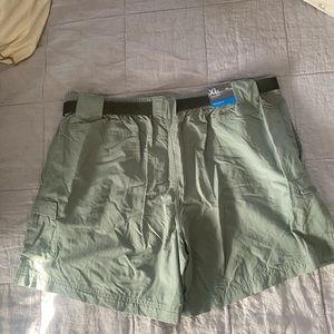NWT Columbia Women’s Hiking Shorts, green size XL